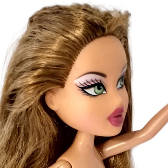 Bratz Slumber Party Yasmin No Clothes Or Feet Vintage 2003 Green Eyes Pink Lips. - Picture 3 of 16